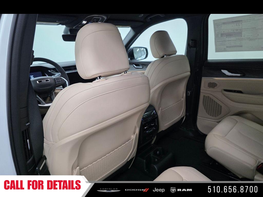 New 2026 Bright White Clear-Coat Exterior Paint Jeep Limited image 12