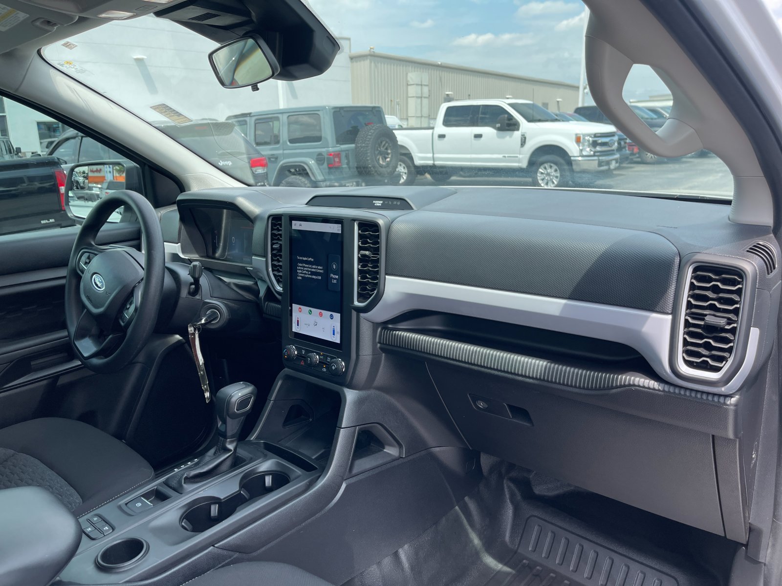 Used 2025 Oxford White Ford XL image 17