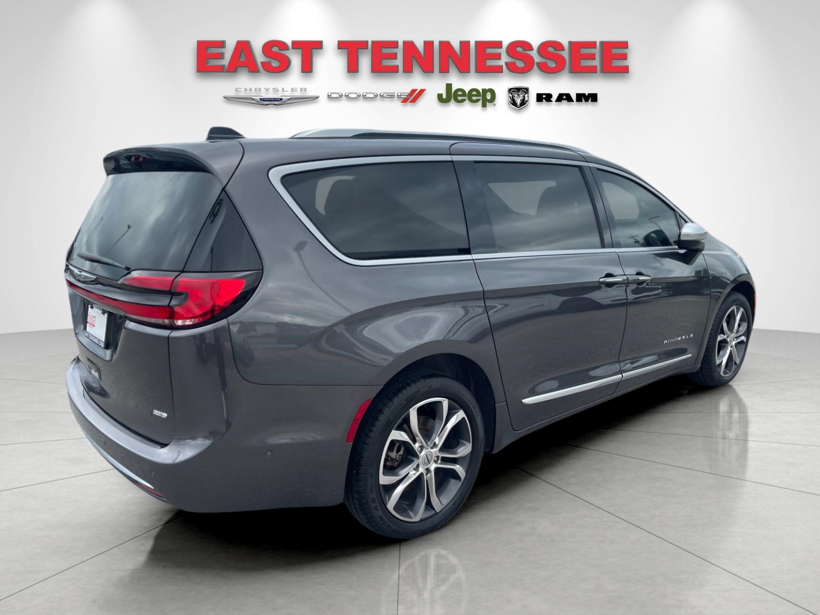 Used 2023 Gray Chrysler Pinnacle image 3