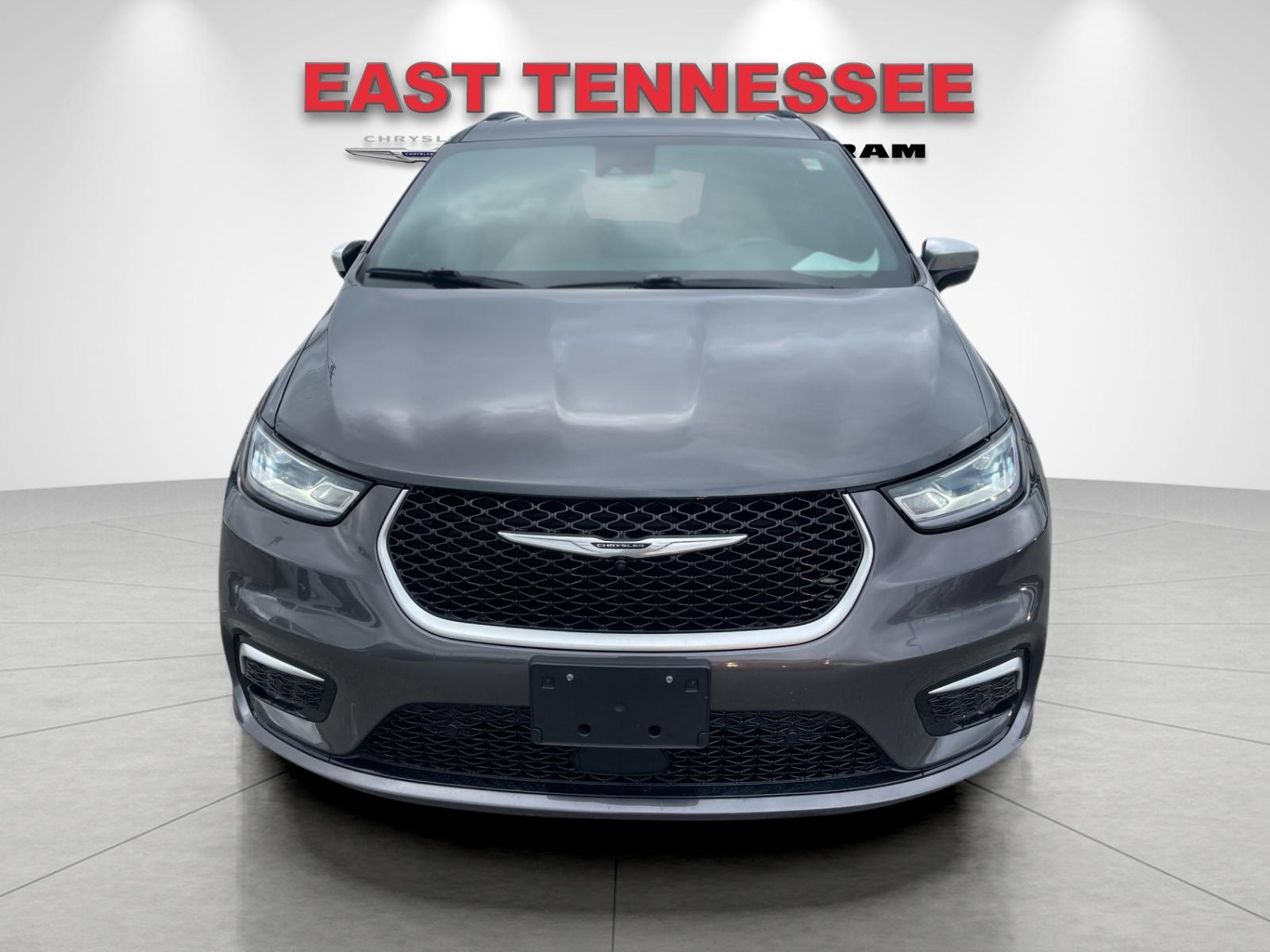 Used 2023 Gray Chrysler Pinnacle image 9