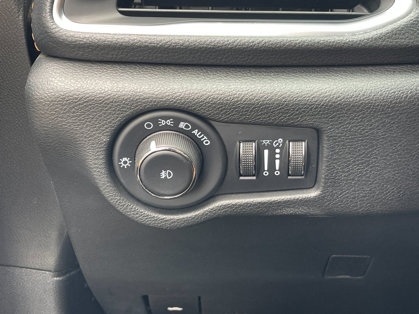 Used 2023 Gray Chrysler Pinnacle image 33