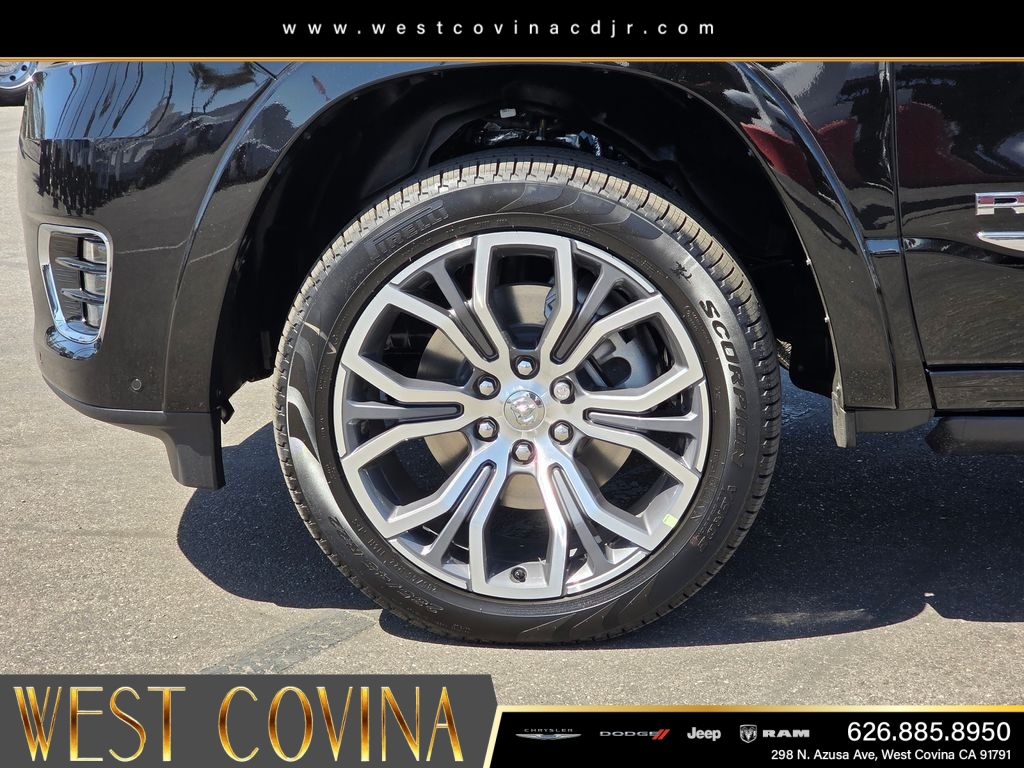 New 2026 Diamond Black Crystal Pearl-Coat Exterior Paint RAM Tungsten image 9