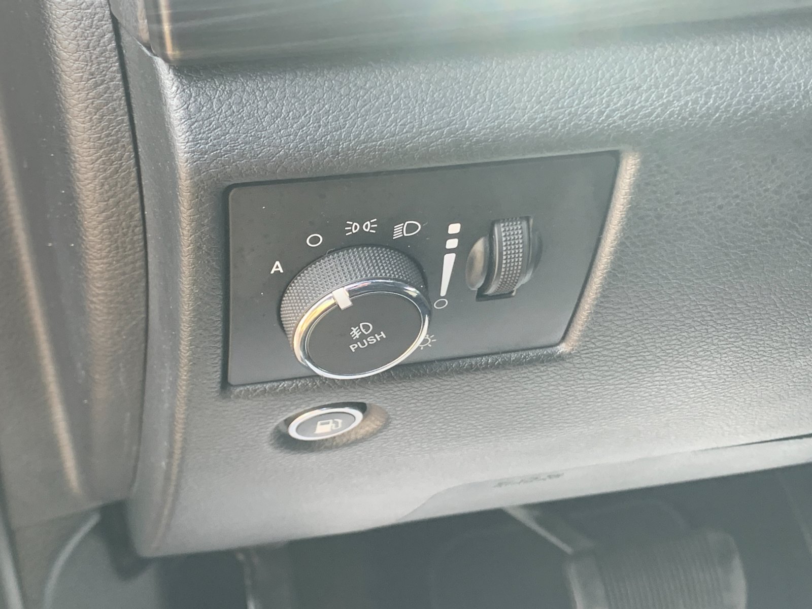 Used 2020 Black Jeep Altitude image 33