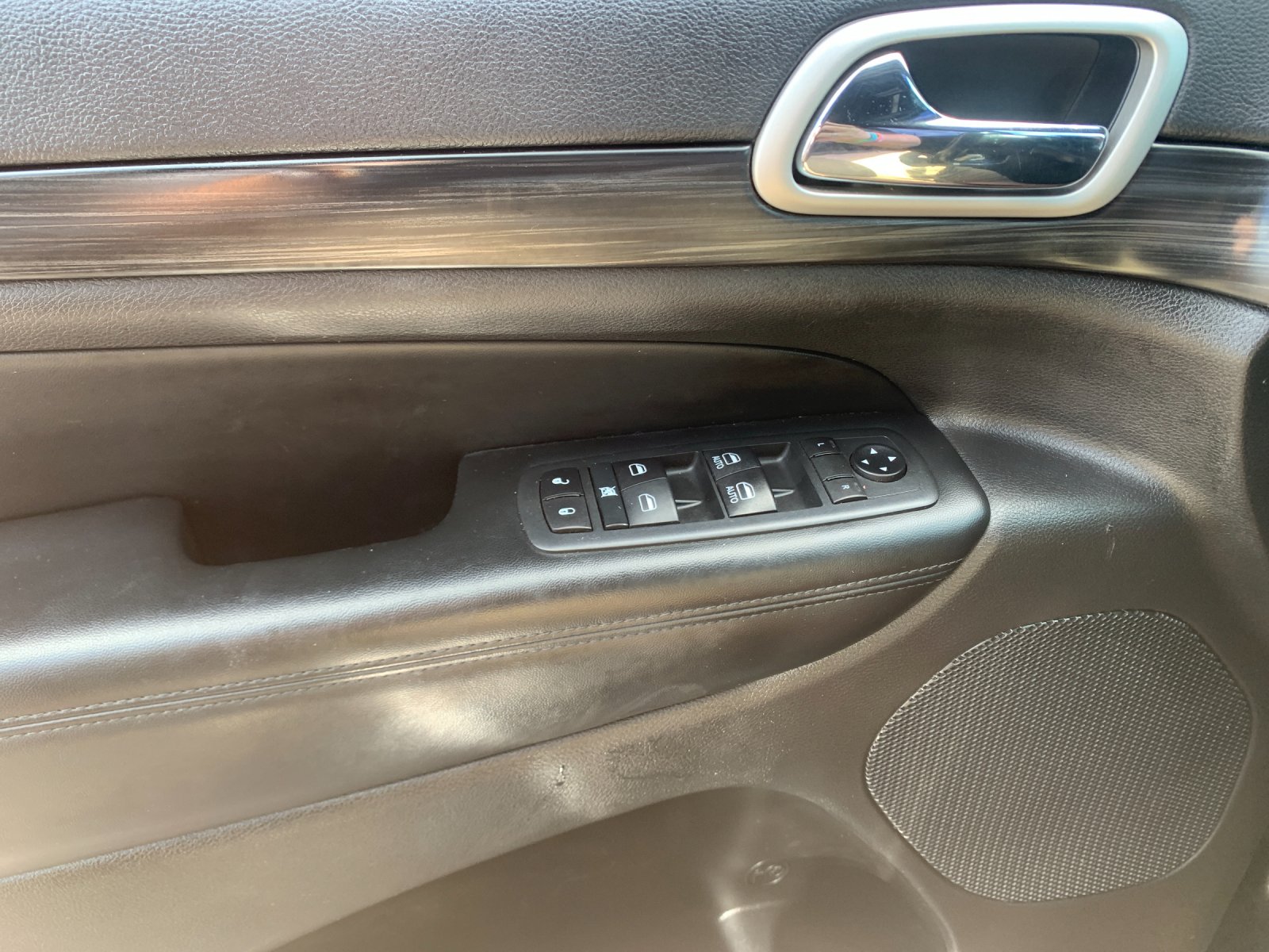 Used 2020 Black Jeep Altitude image 13