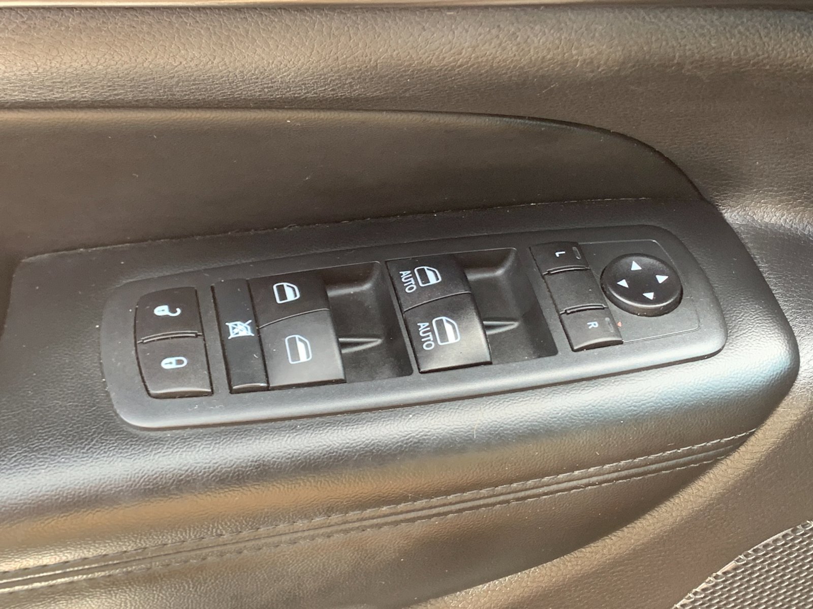Used 2020 Black Jeep Altitude image 14