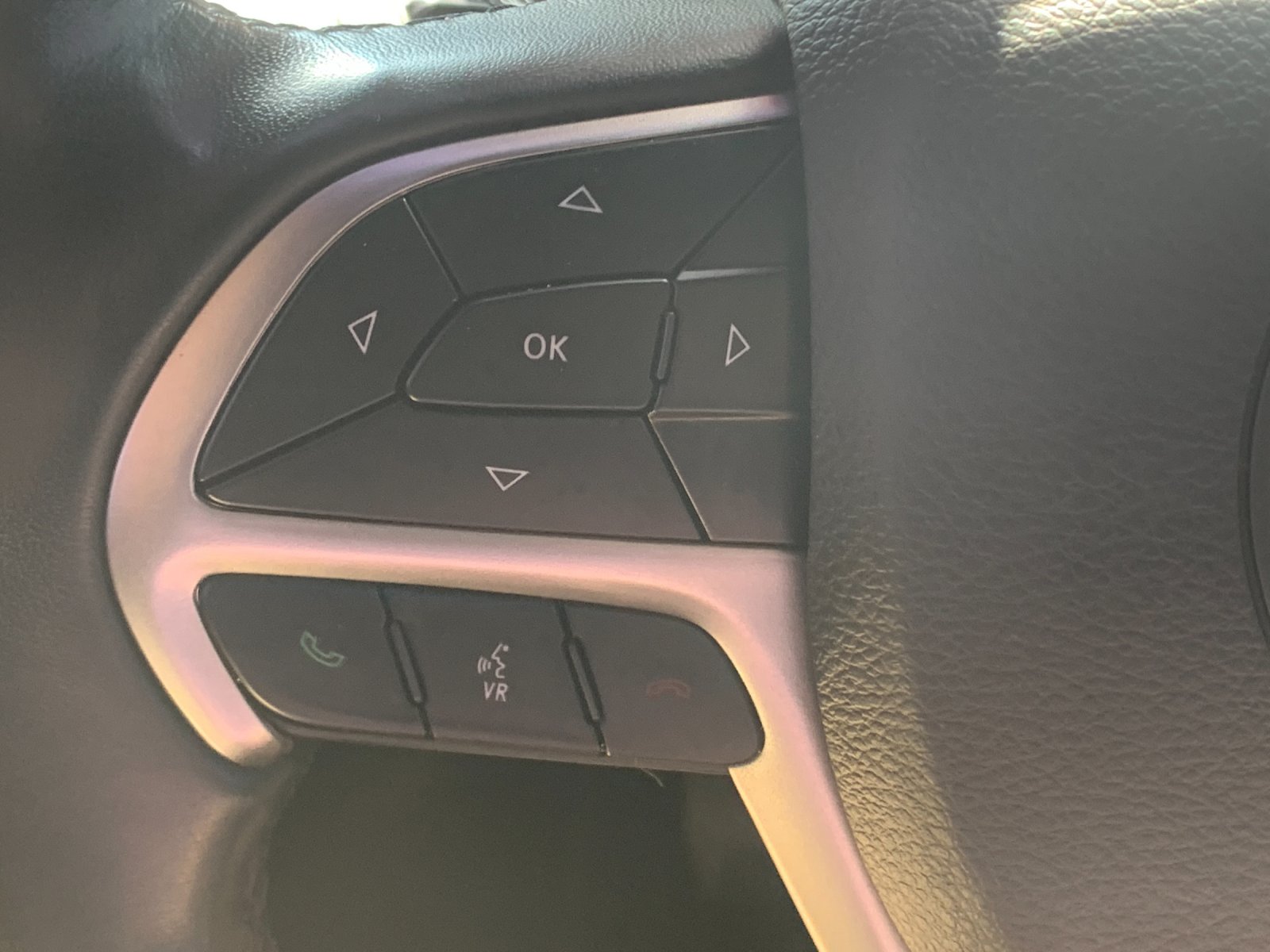 Used 2020 Black Jeep Altitude image 29