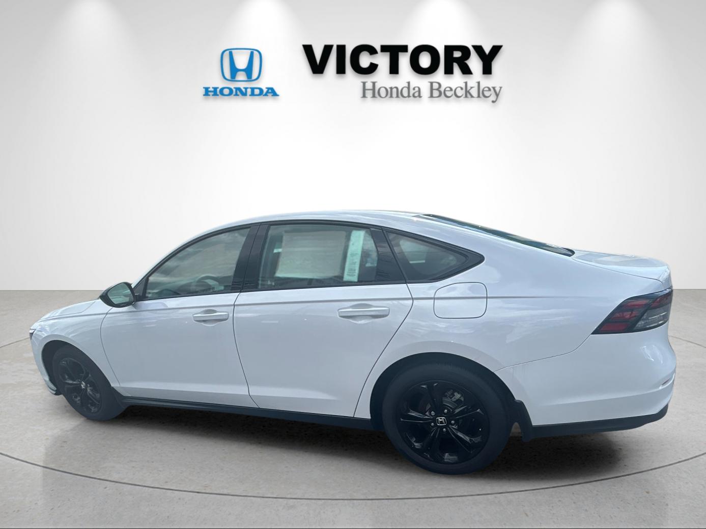 New 2025 Platinum White Pearl Honda 1.5T SE image 3