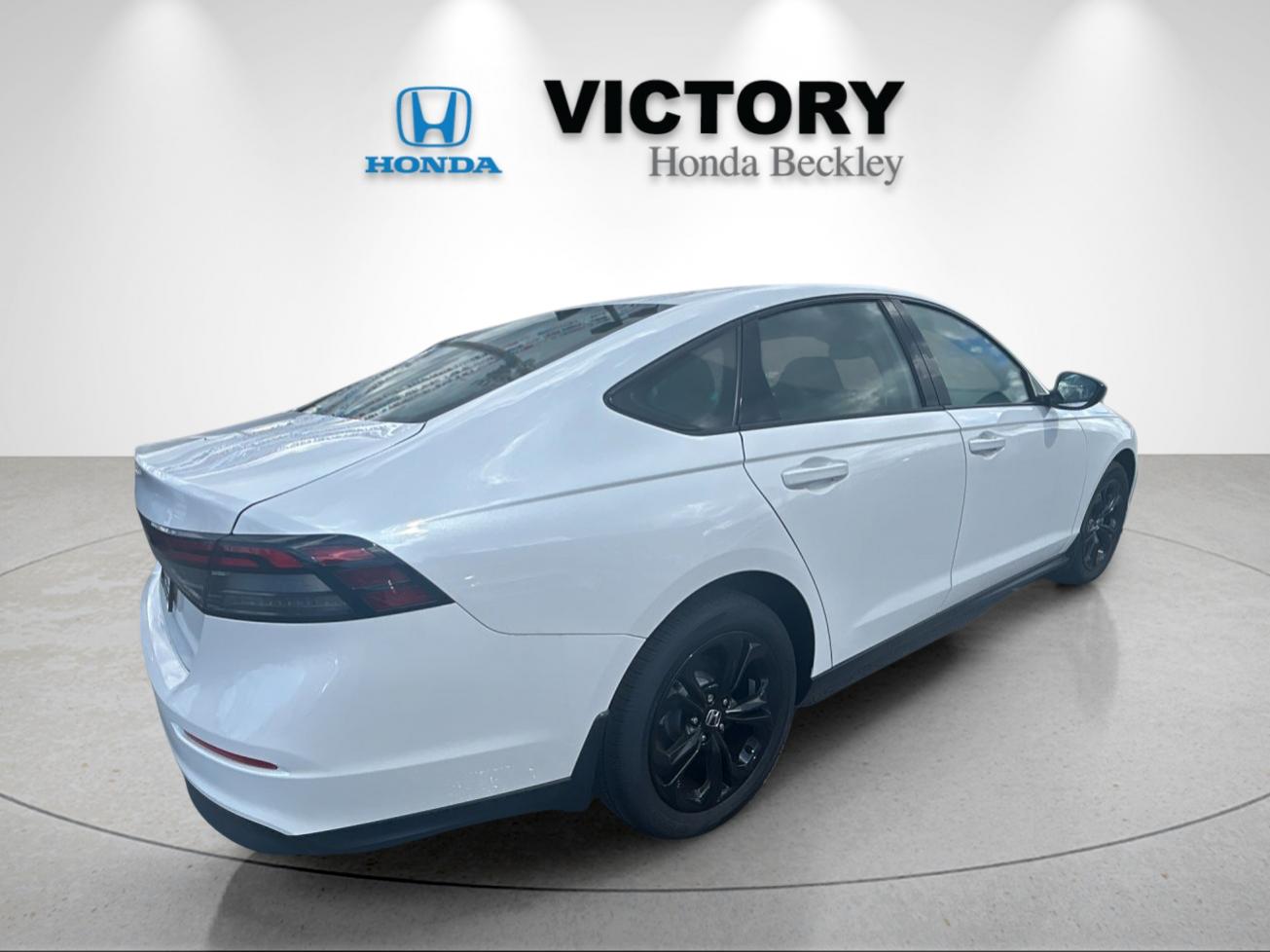 New 2025 Platinum White Pearl Honda 1.5T SE image 5