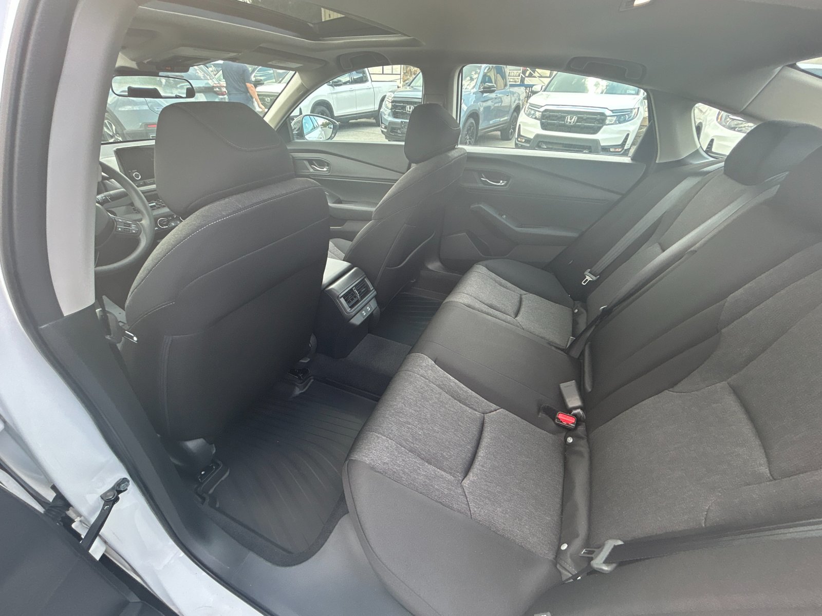 New 2025 Platinum White Pearl Honda 1.5T SE image 14