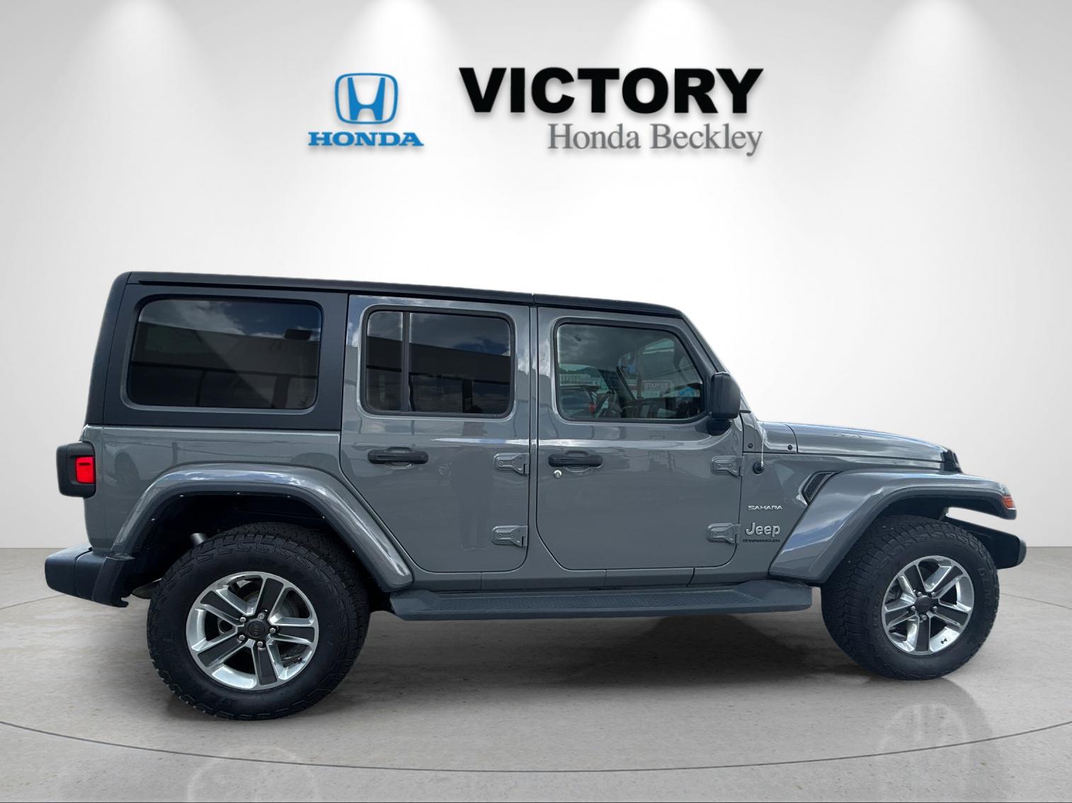 Used 2023 Gray Clearcoat Jeep Sahara image 6