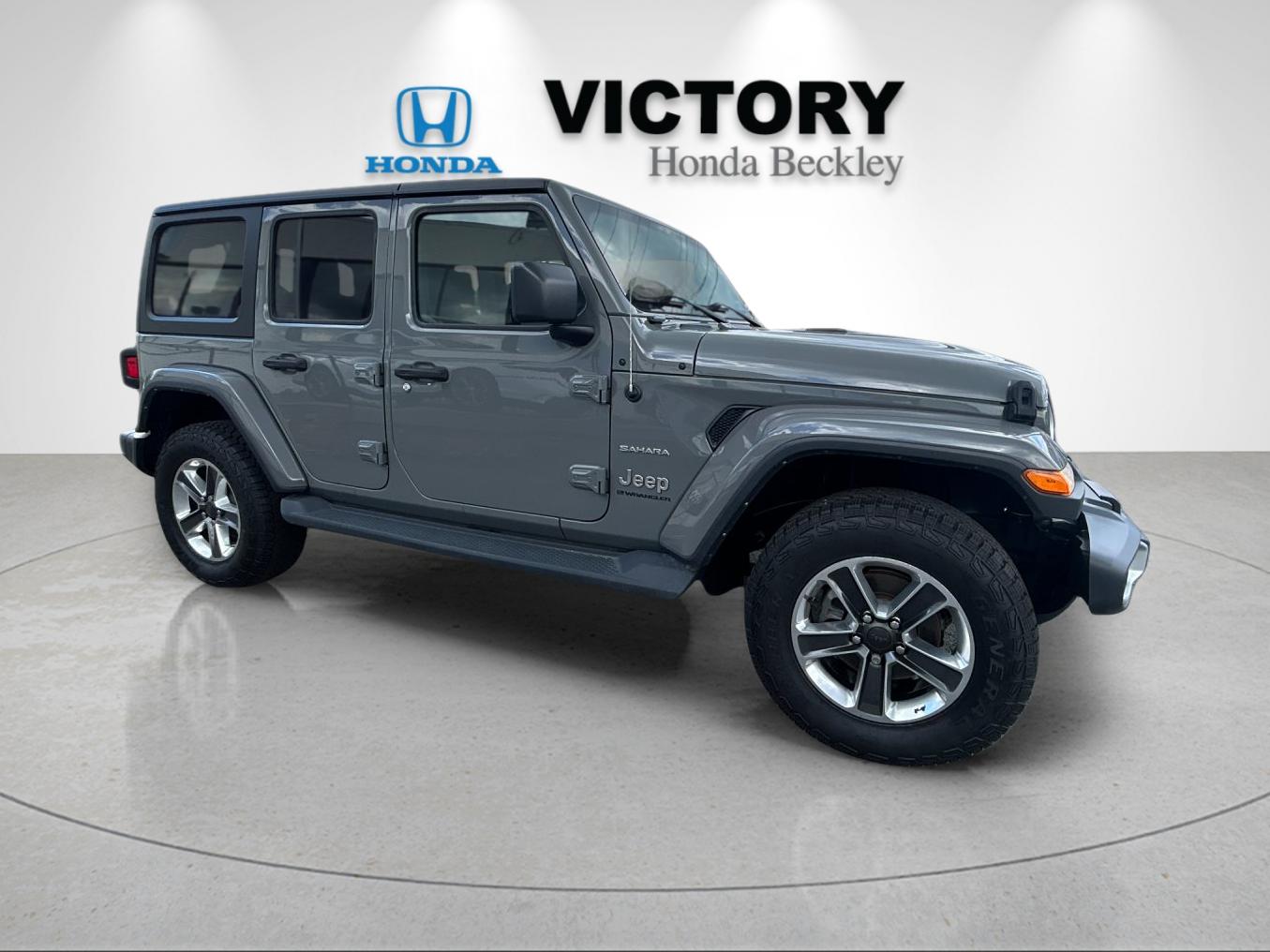 Used 2023 Gray Clearcoat Jeep Sahara image 7