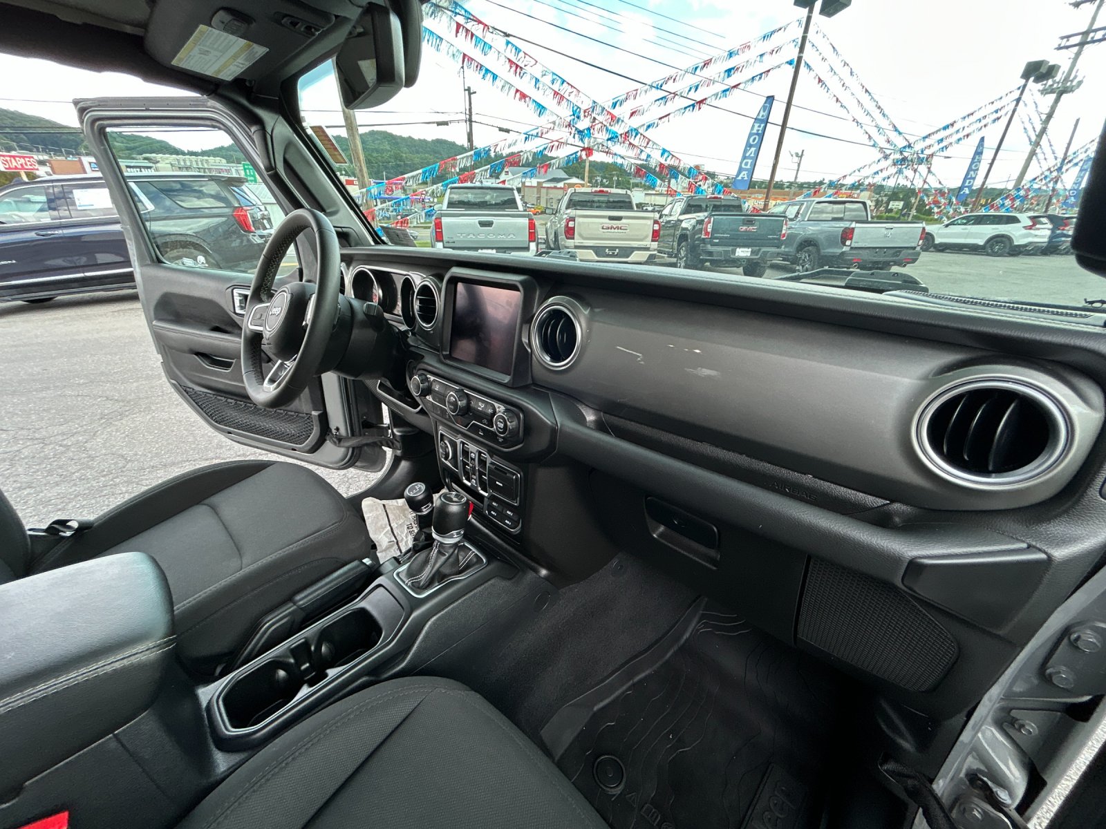 Used 2023 Gray Clearcoat Jeep Sahara image 18