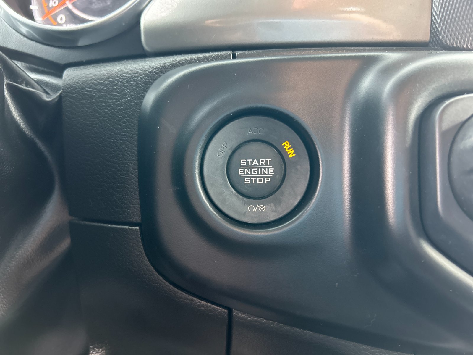 Used 2023 Gray Clearcoat Jeep Sahara image 27