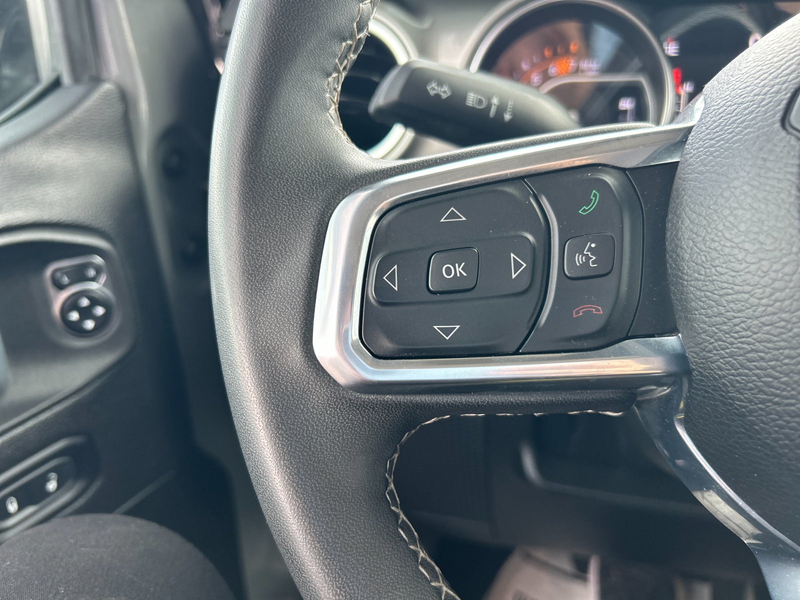 Used 2023 Gray Clearcoat Jeep Sahara image 29