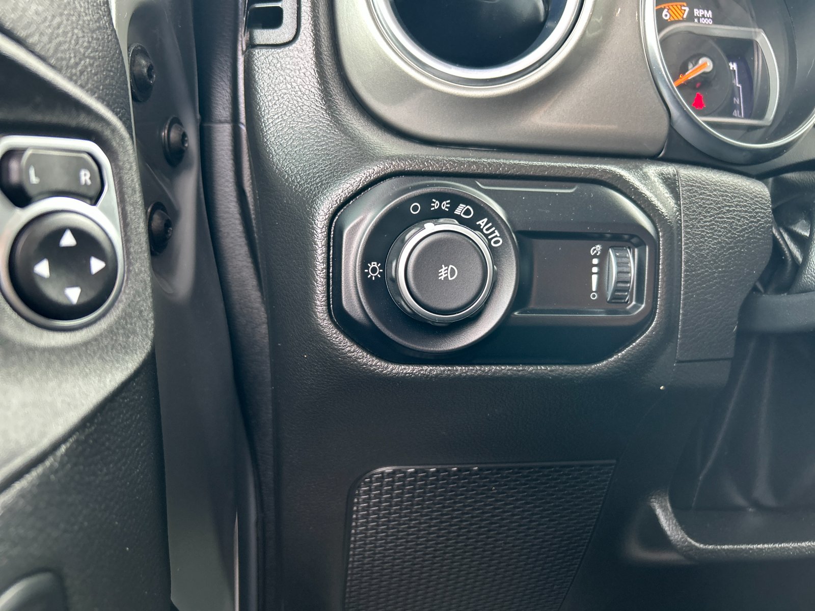 Used 2023 Gray Clearcoat Jeep Sahara image 33