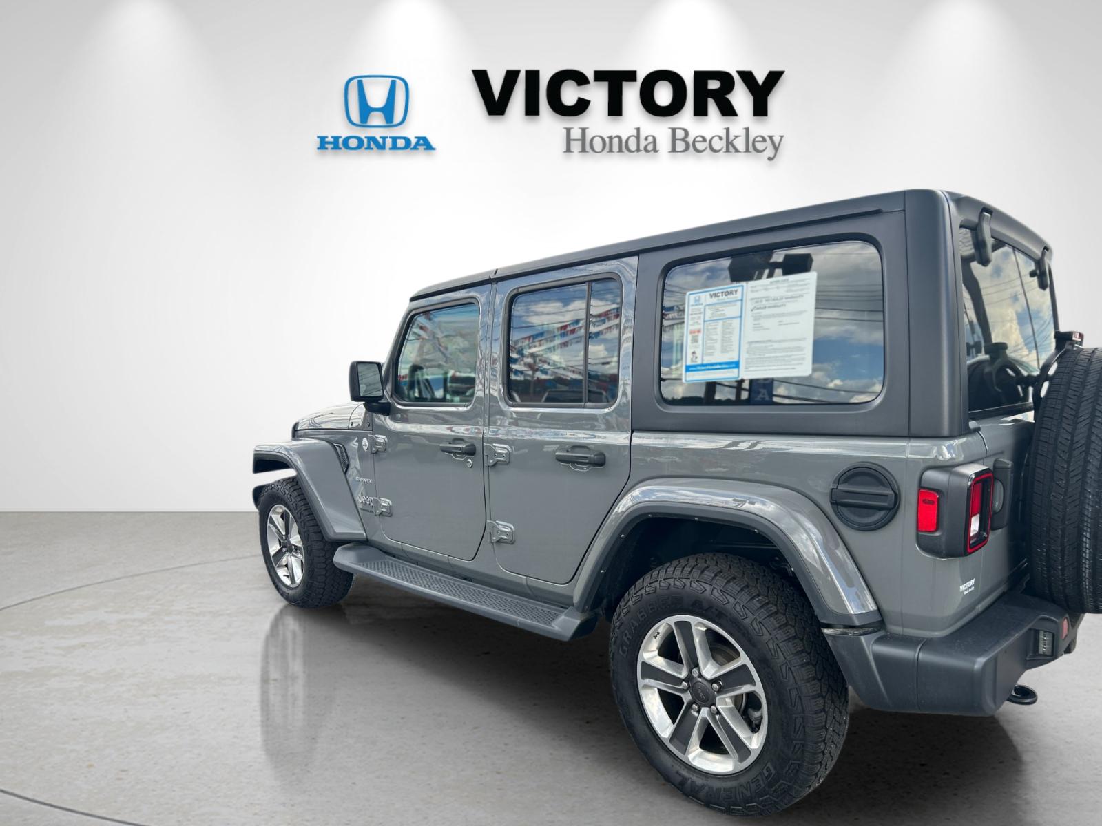 Used 2023 Gray Clearcoat Jeep Sahara image 3