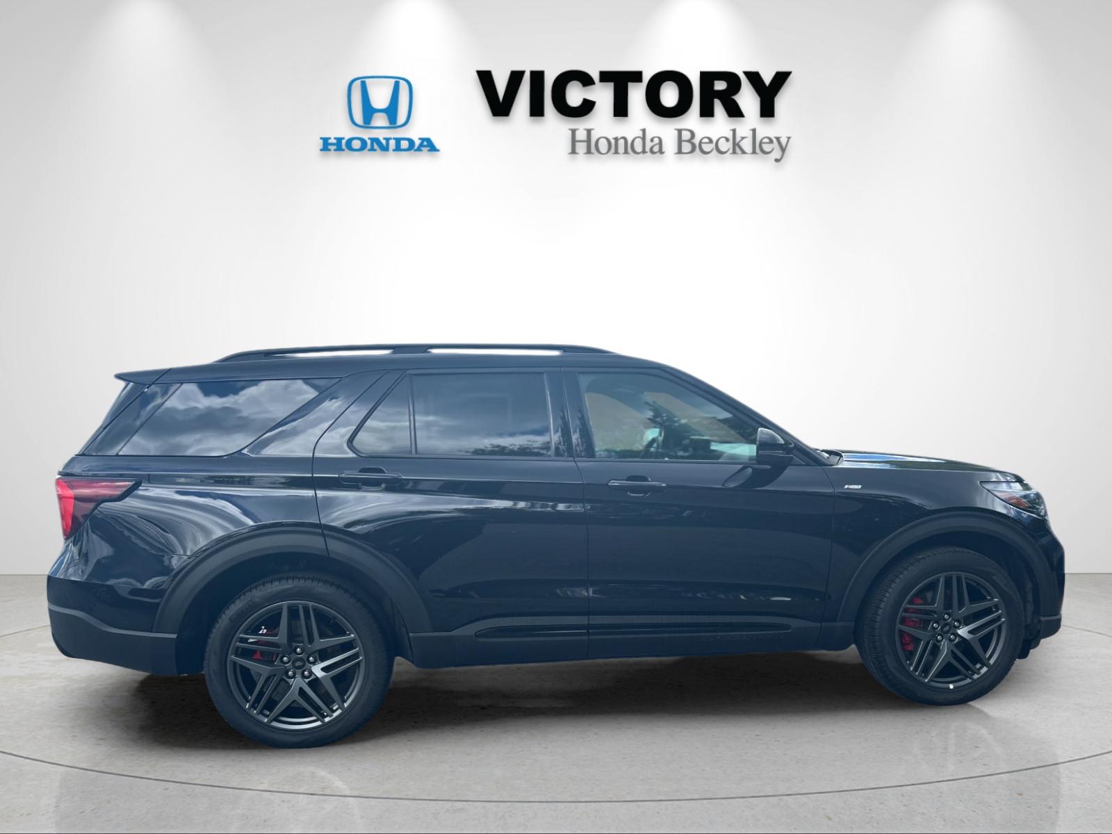 Used 2025 Black Metallic Ford ST-Line image 6