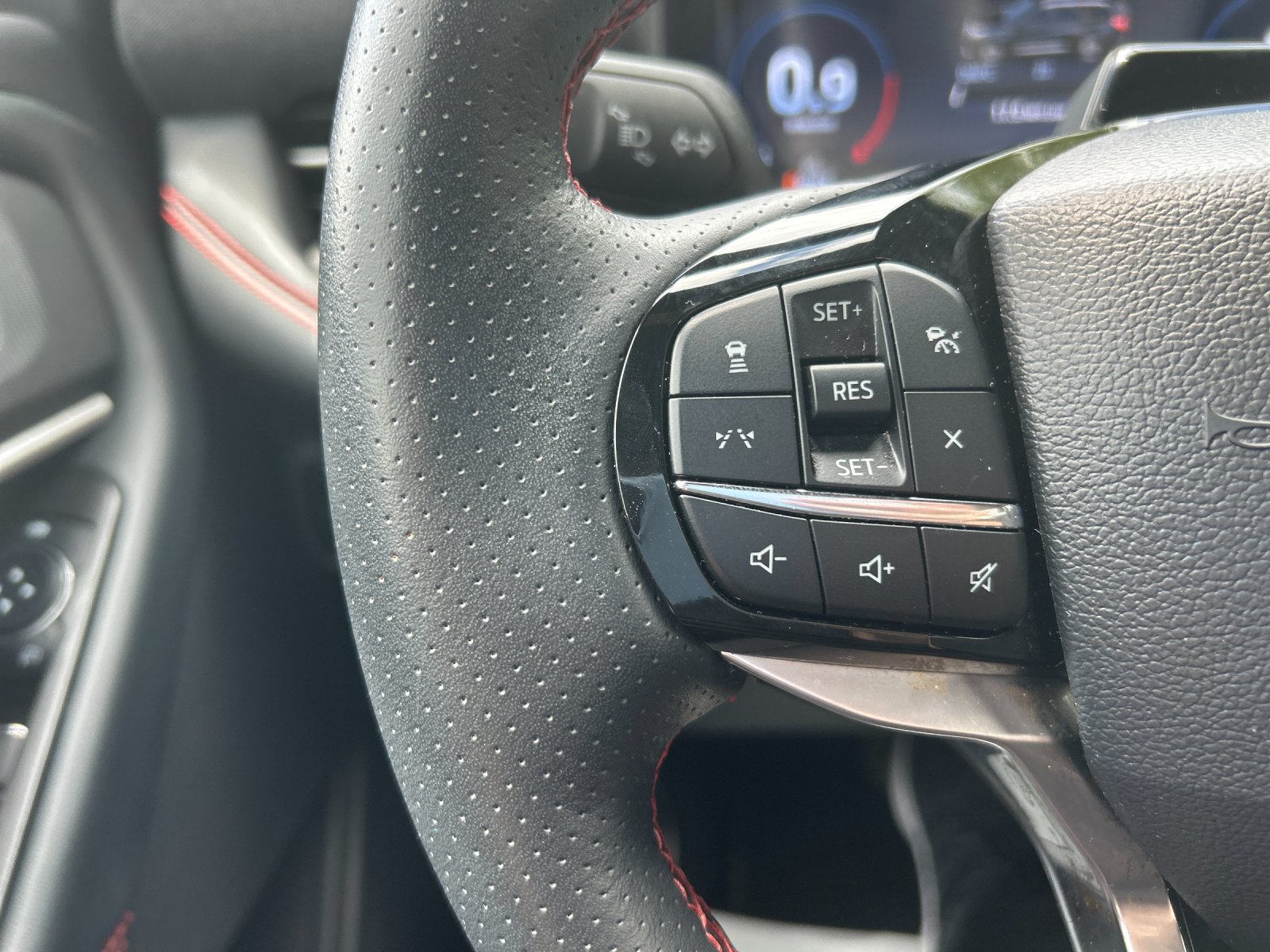 Used 2025 Black Metallic Ford ST-Line image 31