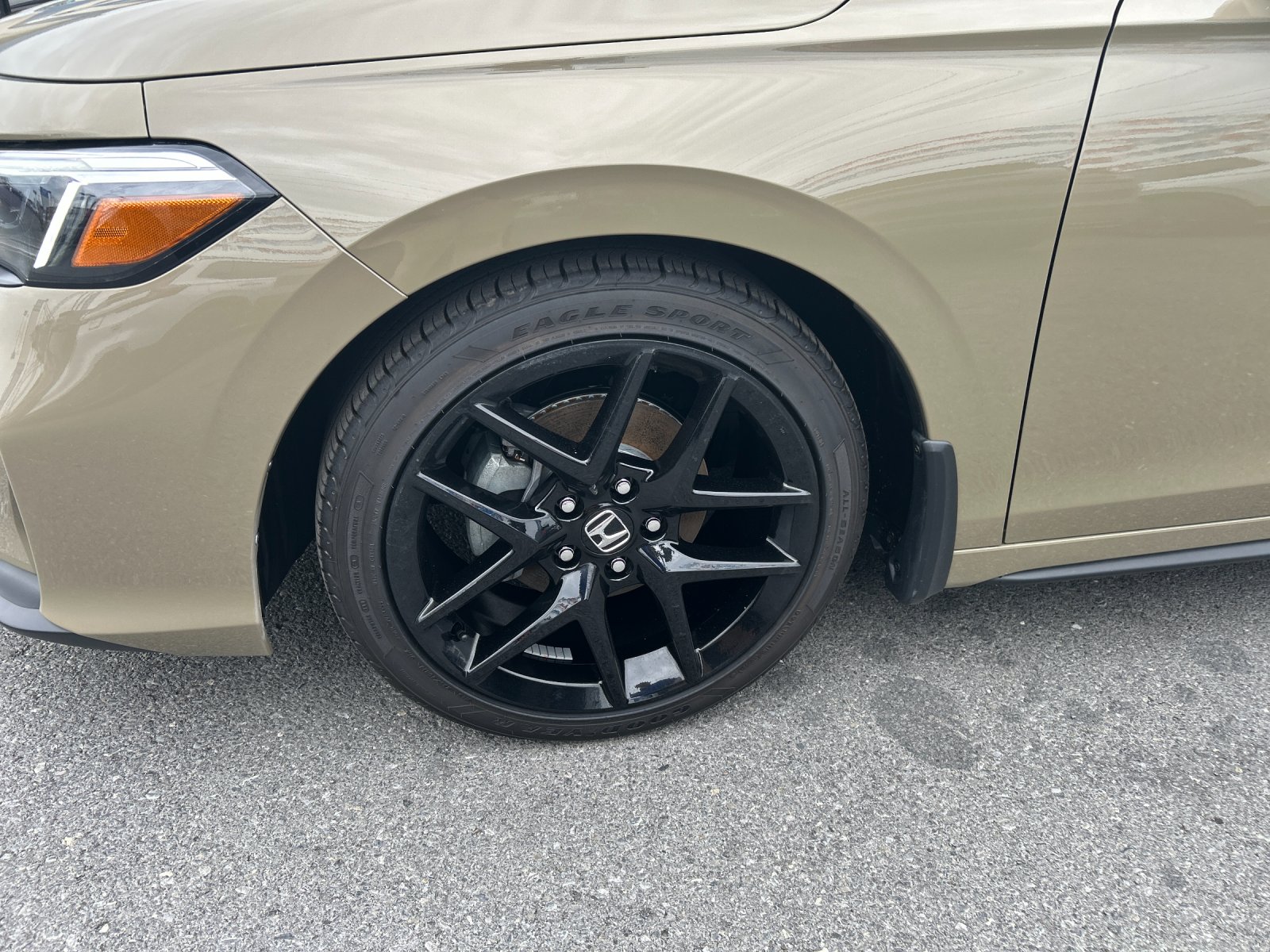 New 2026 Sand Dune Pearl Honda FWD Sport image 9