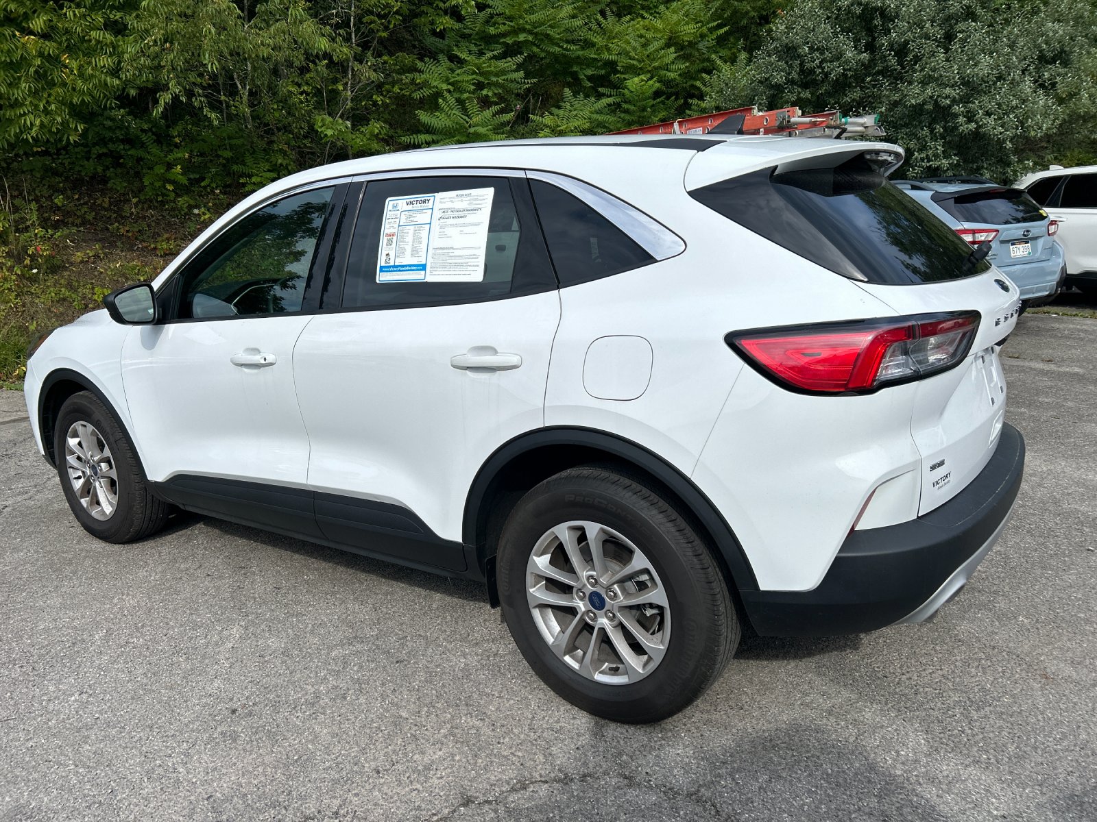 Used 2022 Oxford White Ford SE image 3