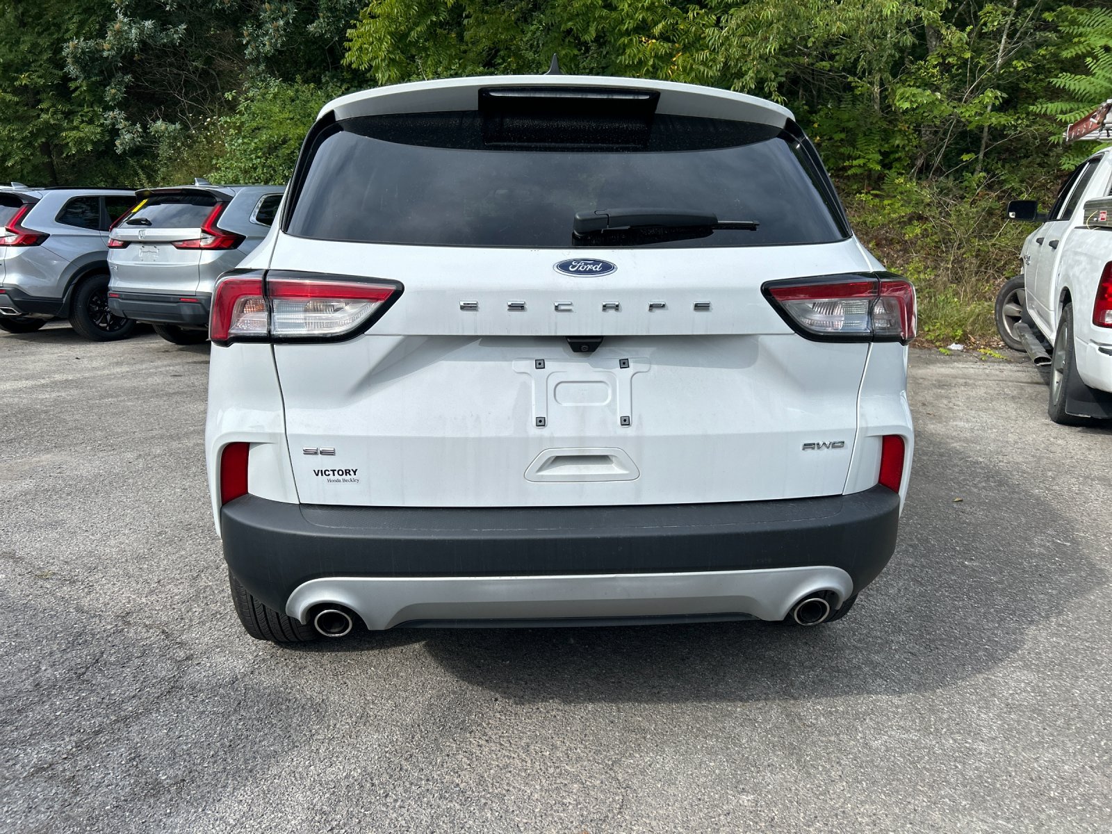 Used 2022 Oxford White Ford SE image 4