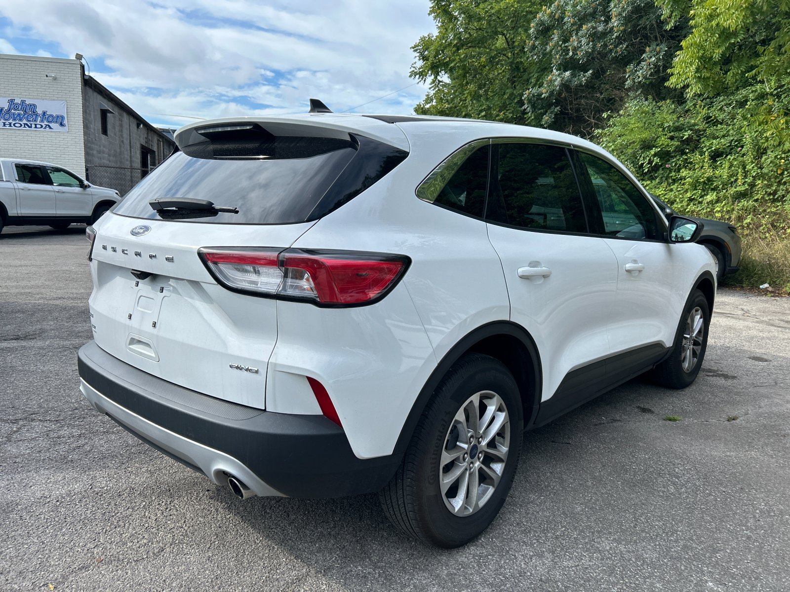Used 2022 Oxford White Ford SE image 5