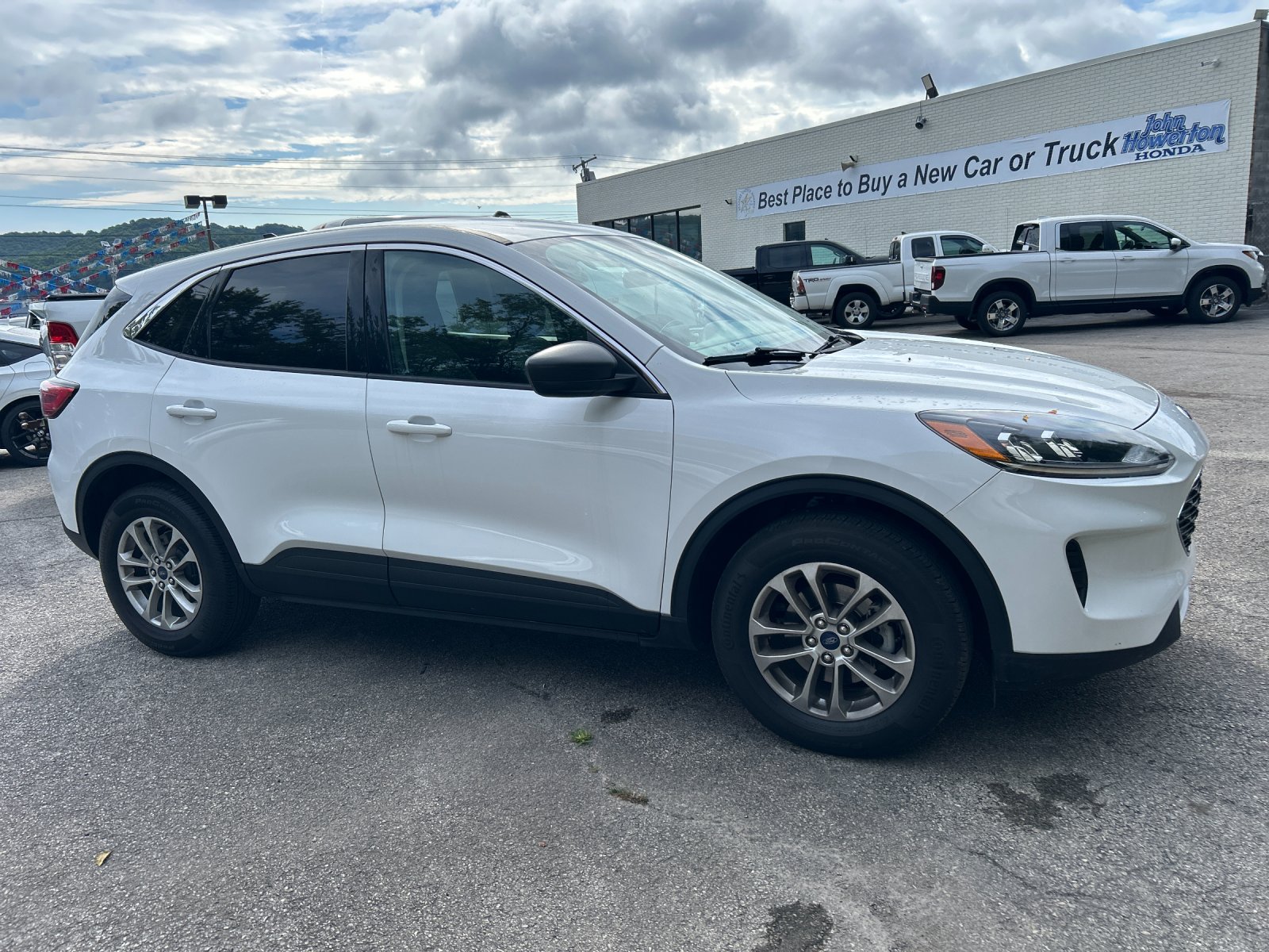Used 2022 Oxford White Ford SE image 7