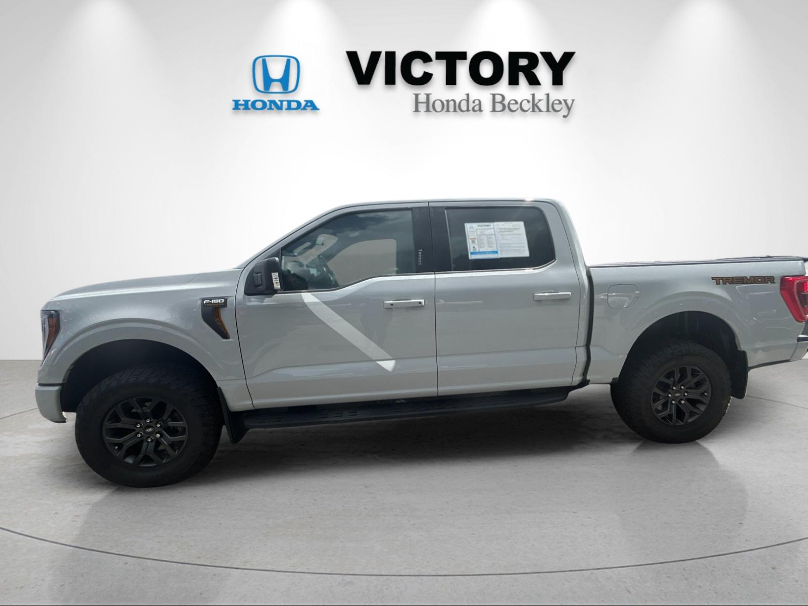 Used 2023  Ford Tremor image 2