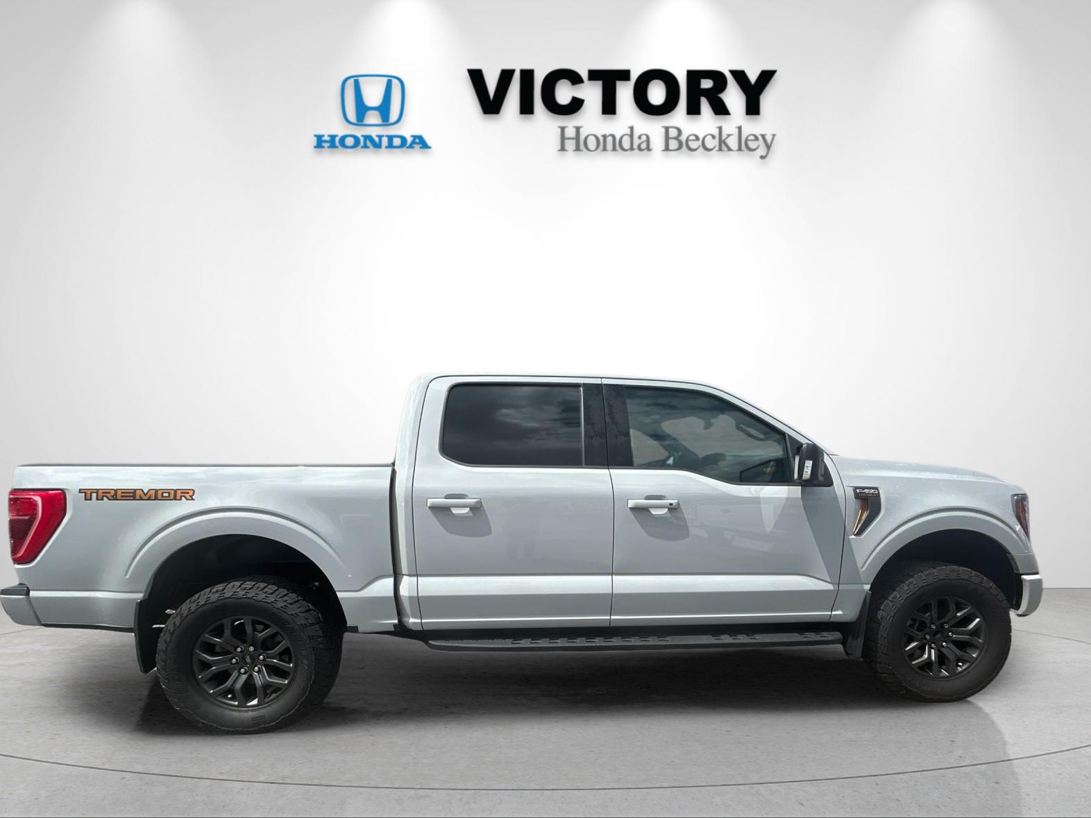 Used 2023  Ford Tremor image 6