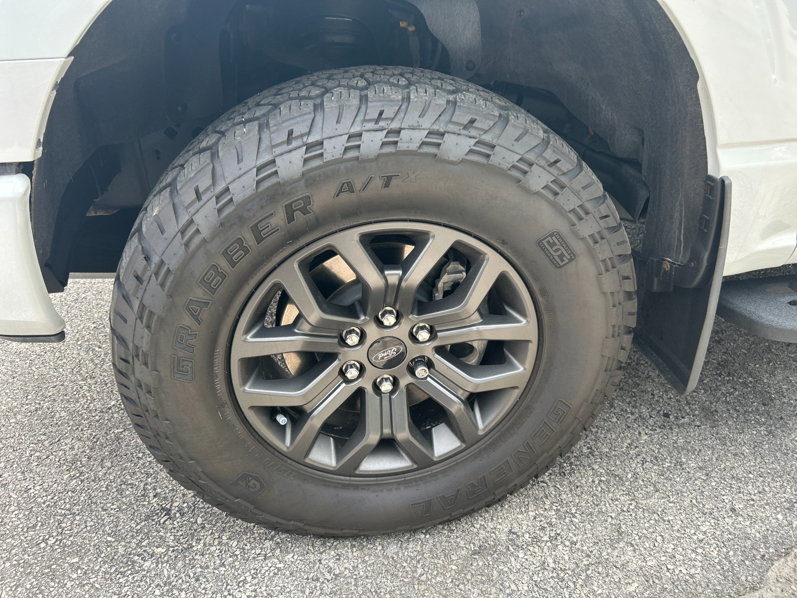 Used 2023  Ford Tremor image 9