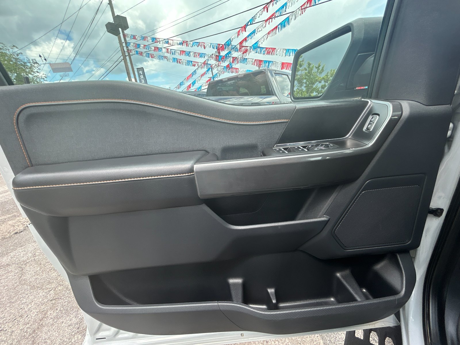Used 2023  Ford Tremor image 12