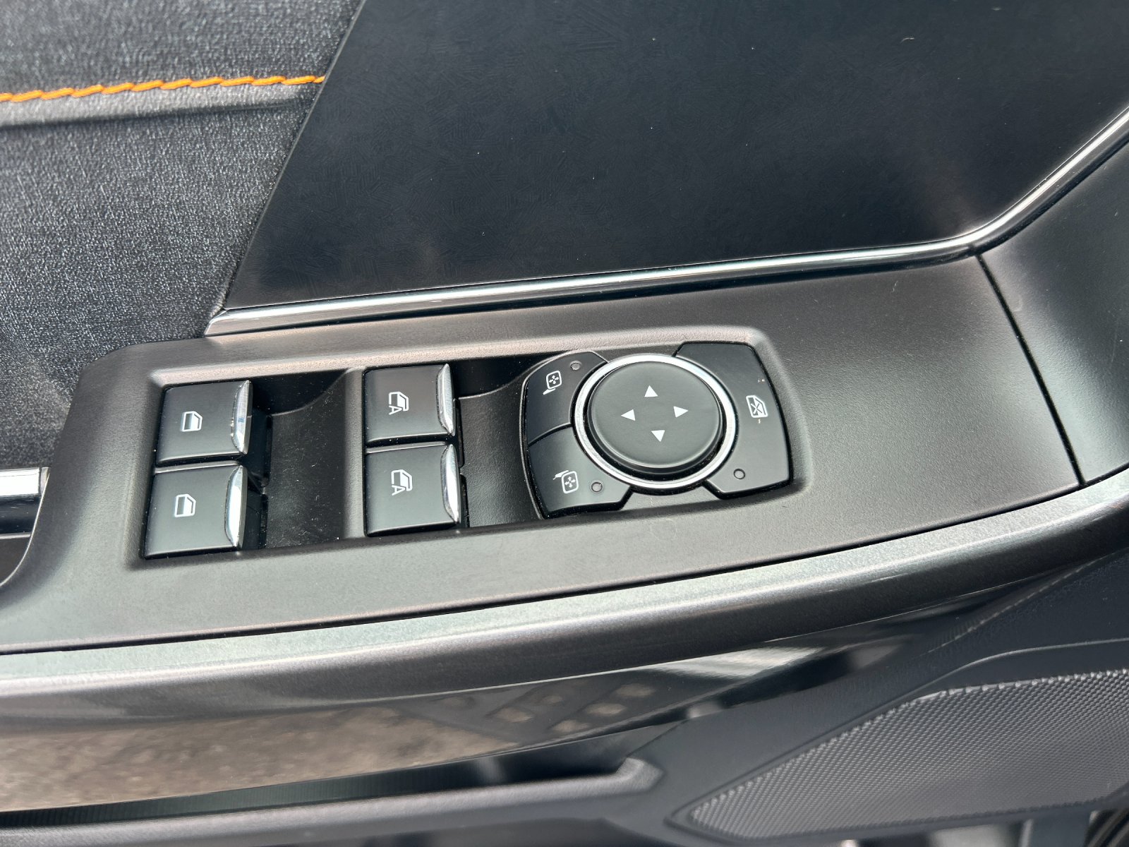 Used 2023  Ford Tremor image 13