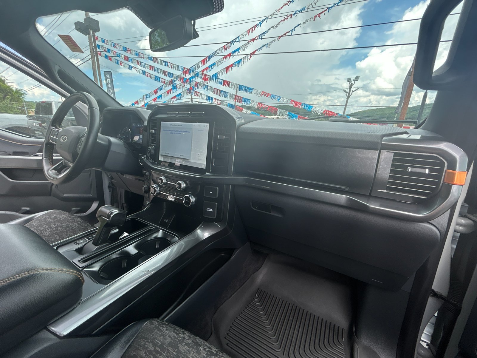 Used 2023  Ford Tremor image 18