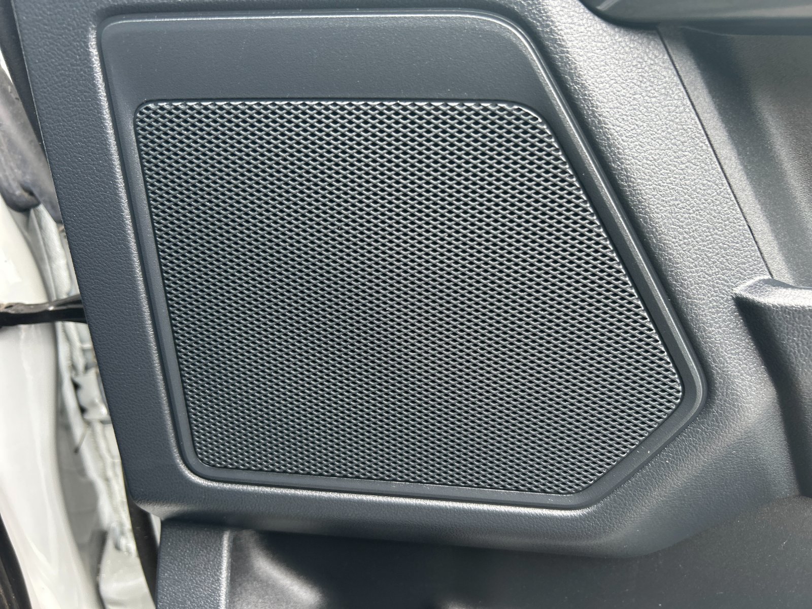 Used 2023  Ford Tremor image 21
