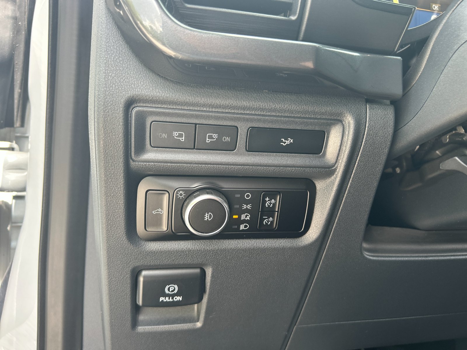 Used 2023  Ford Tremor image 33