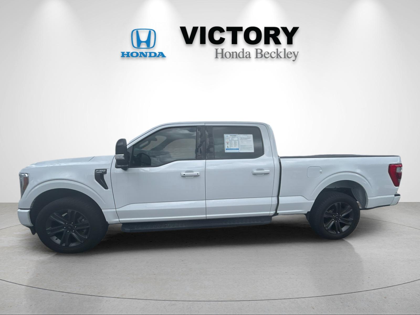 Used 2023 Oxford White Ford Lariat image 2
