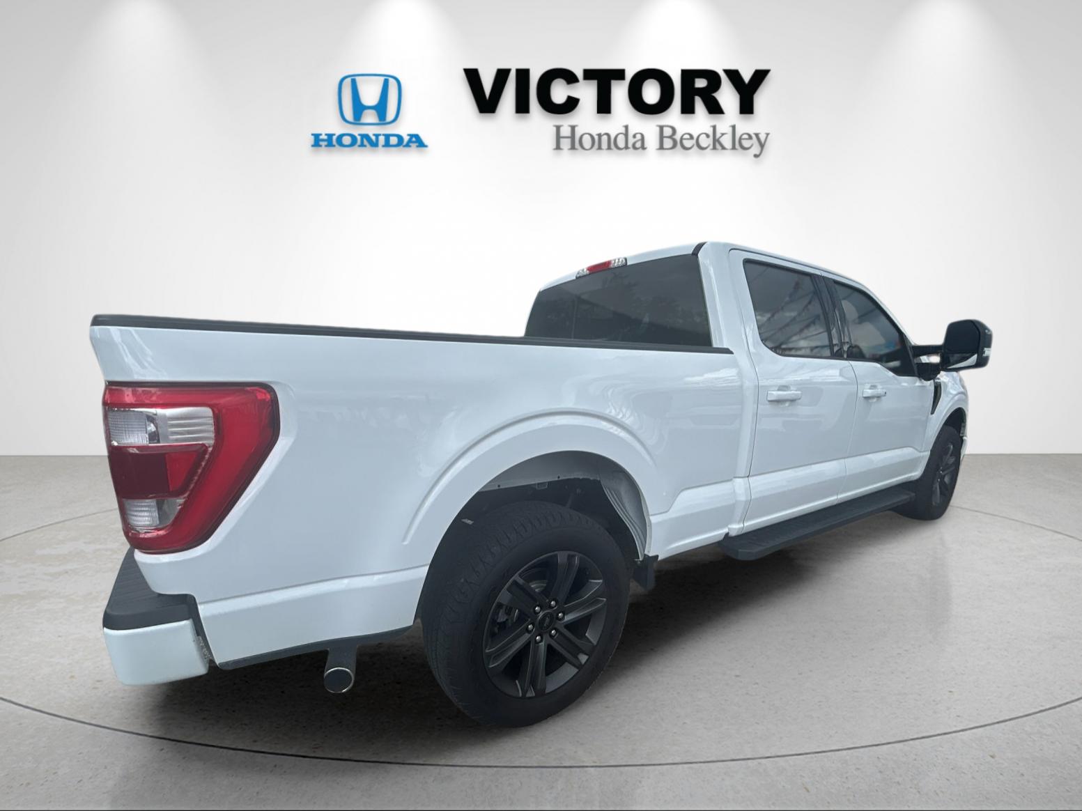 Used 2023 Oxford White Ford Lariat image 5
