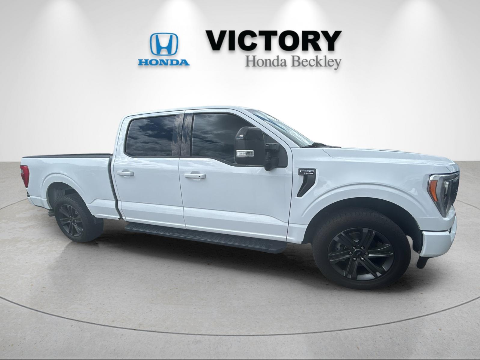 Used 2023 Oxford White Ford Lariat image 7
