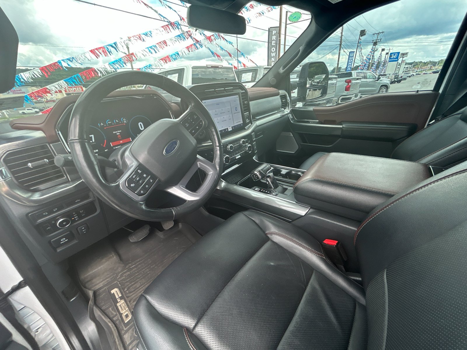 Used 2023 Oxford White Ford Lariat image 11