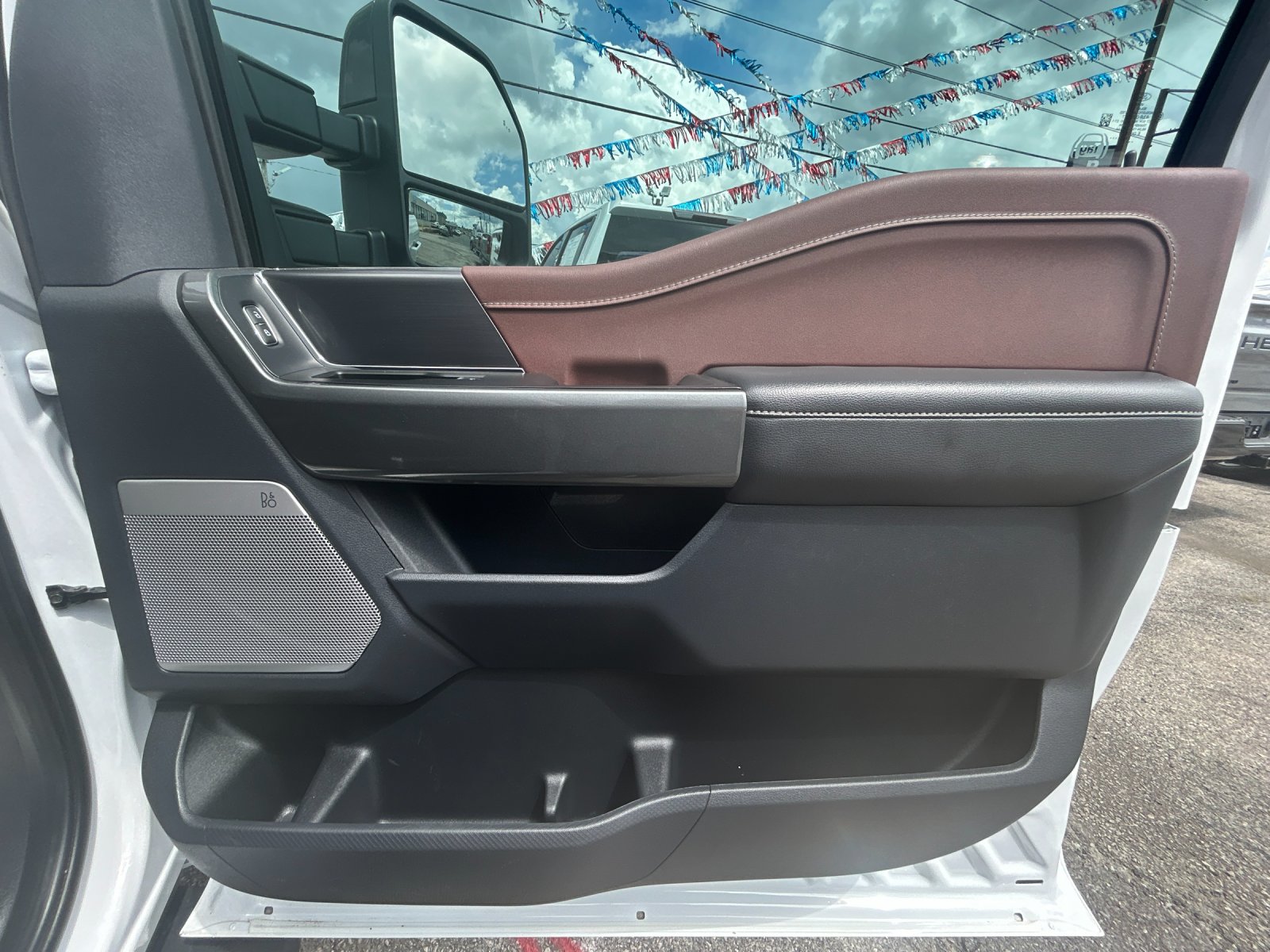 Used 2023 Oxford White Ford Lariat image 20