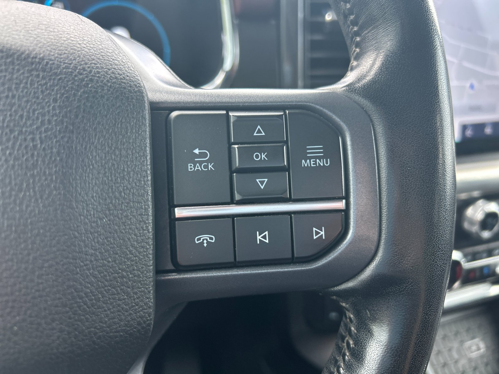 Used 2023 Oxford White Ford Lariat image 30