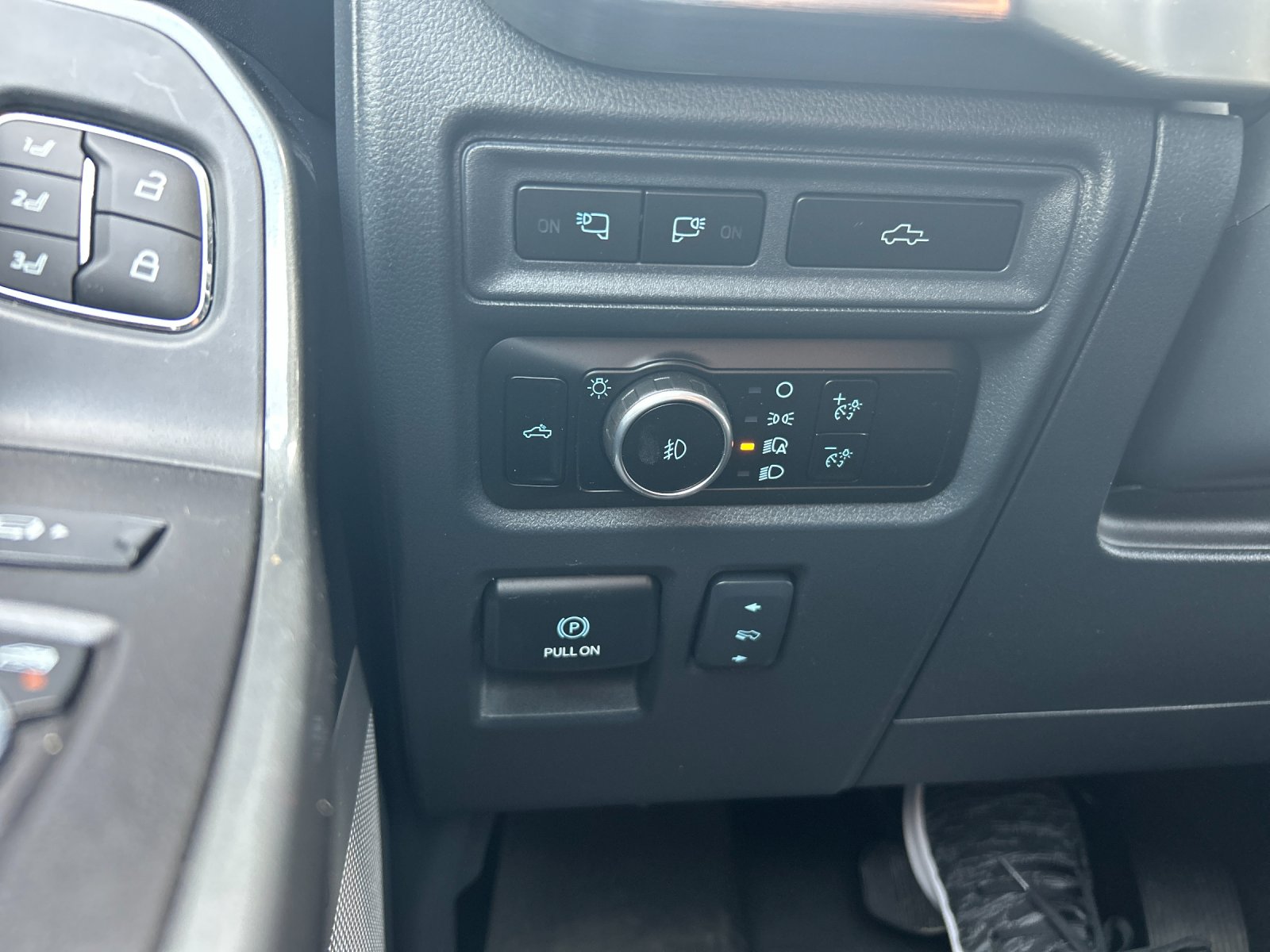 Used 2023 Oxford White Ford Lariat image 33