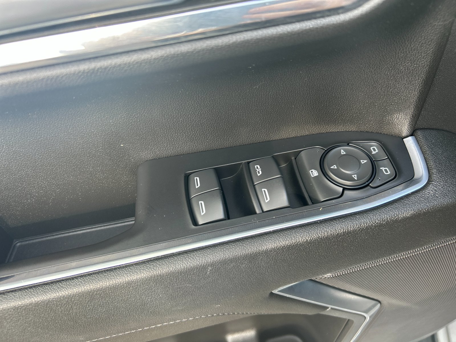 Used 2024 Sterling Gray Metallic Chevrolet LT image 13