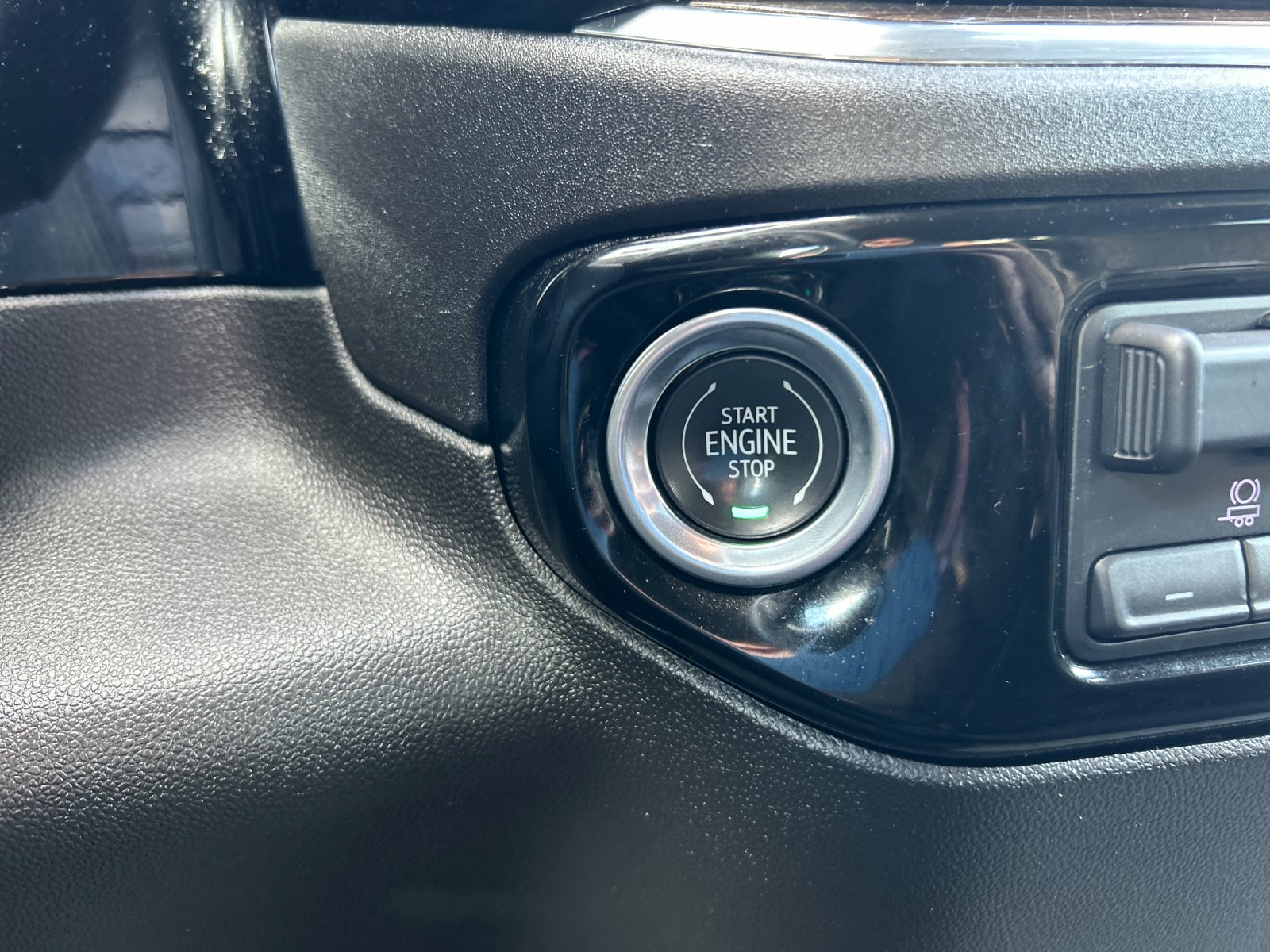 Used 2024 Sterling Gray Metallic Chevrolet LT image 27