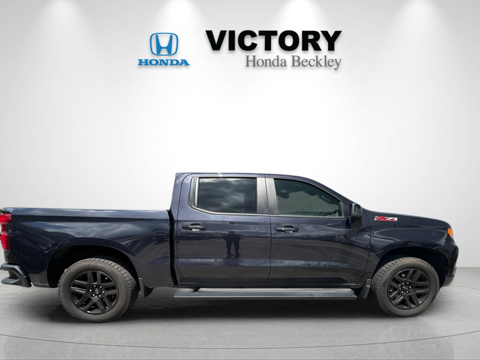 Used 2022  Chevrolet RST image 6