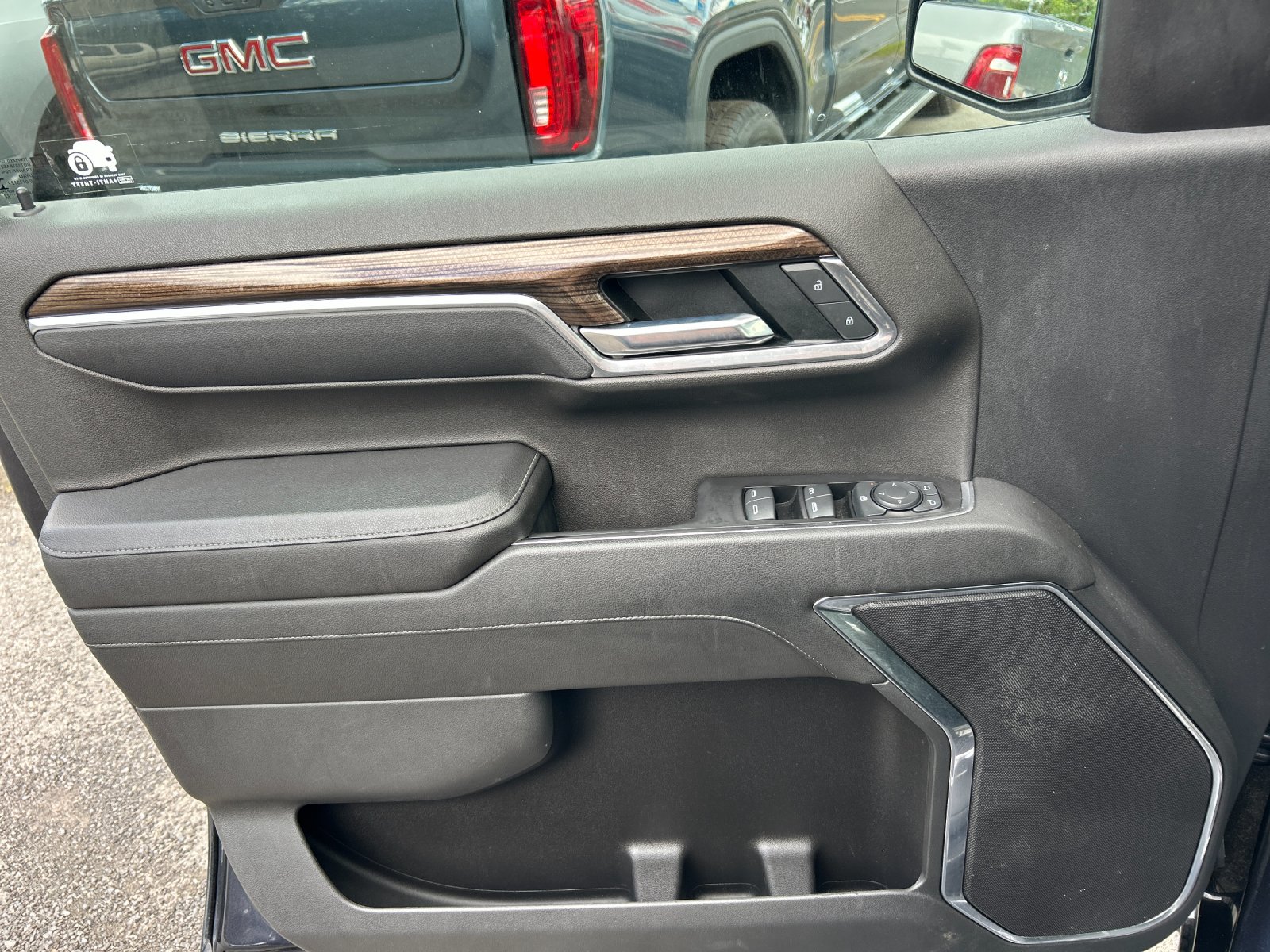 Used 2022  Chevrolet RST image 12