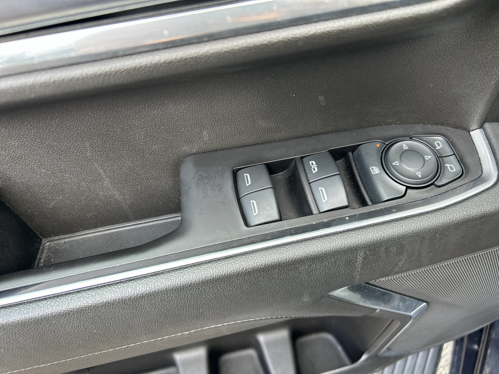 Used 2022  Chevrolet RST image 13