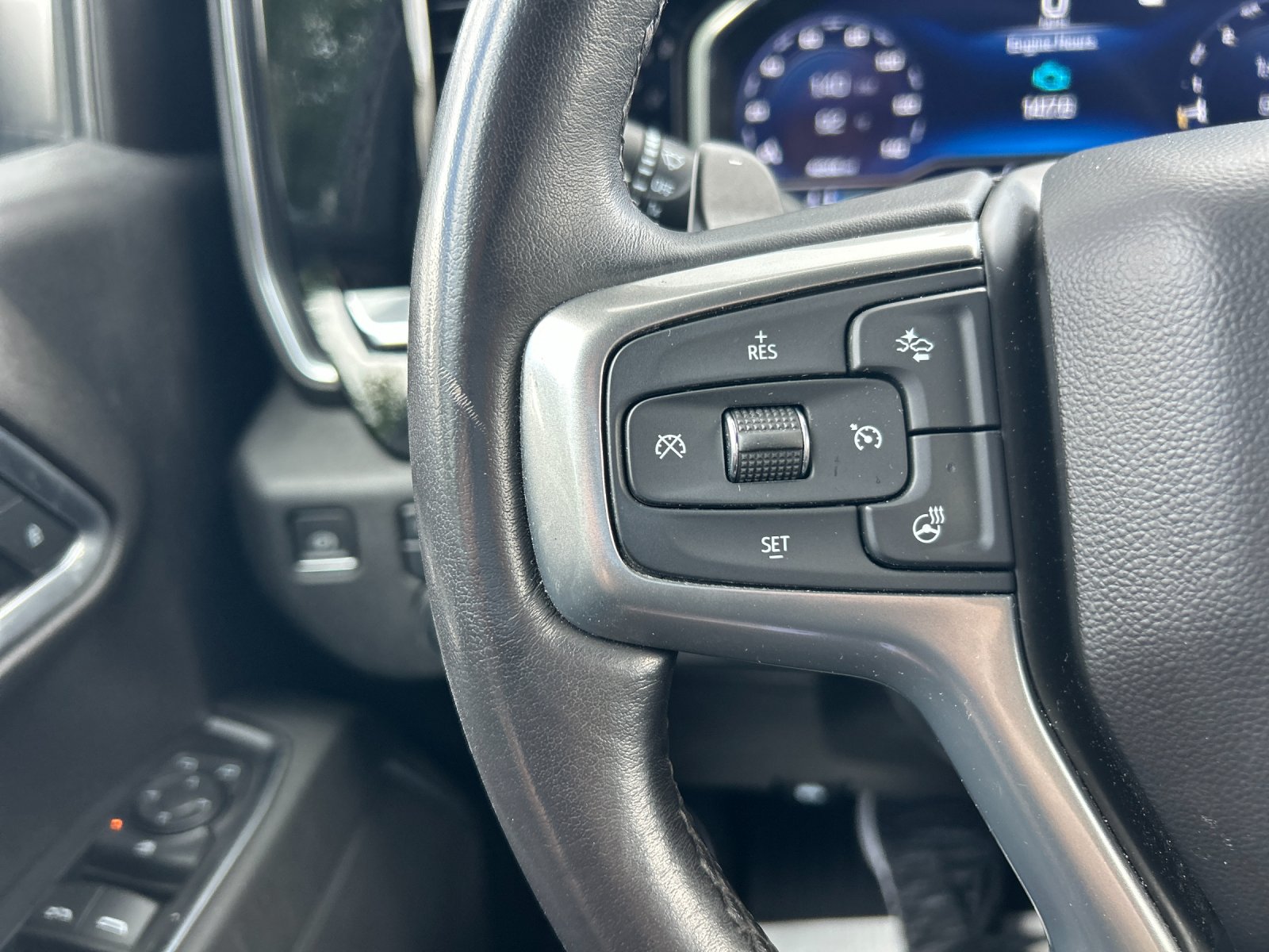 Used 2022  Chevrolet RST image 29