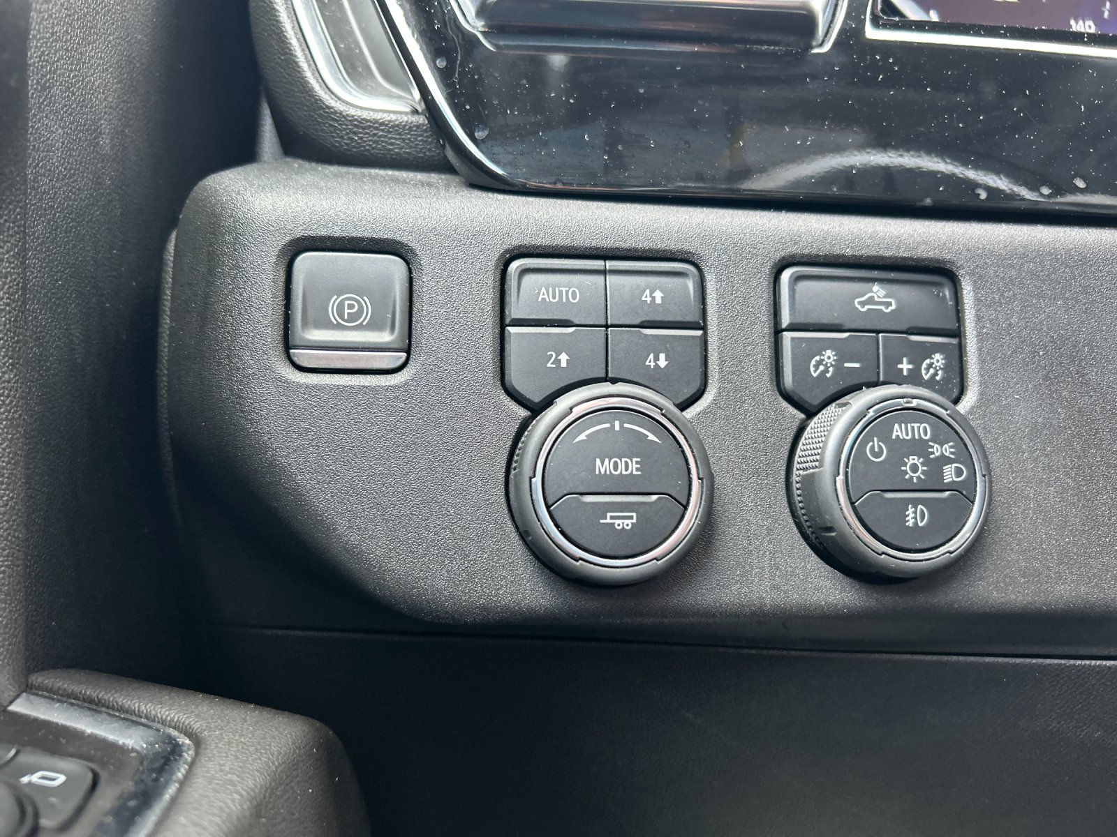 Used 2022  Chevrolet RST image 33