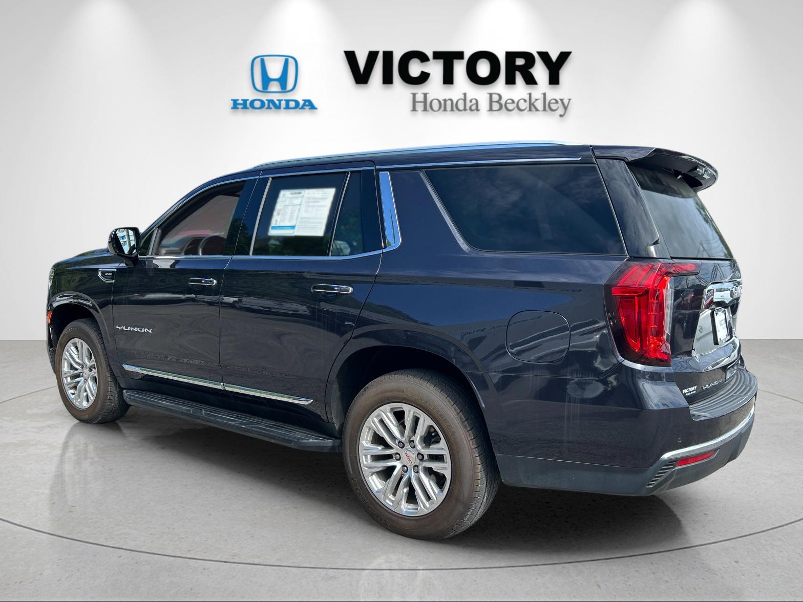 Used 2023 Titanium GMC SLT image 3